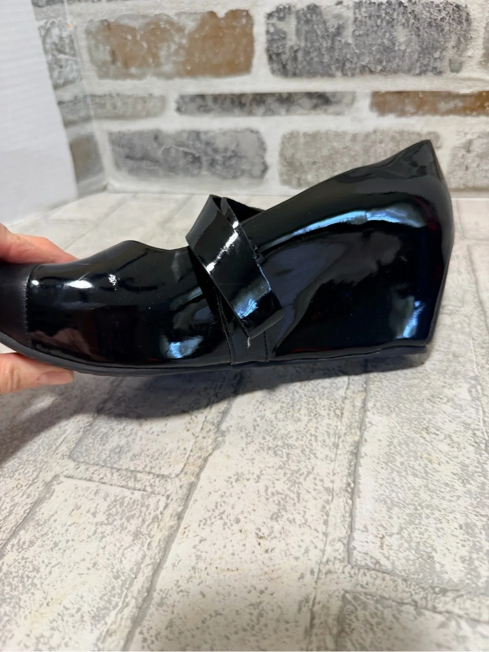 Tsubo Black Patent-Trim Mary Jane wedge shoes 6.5
